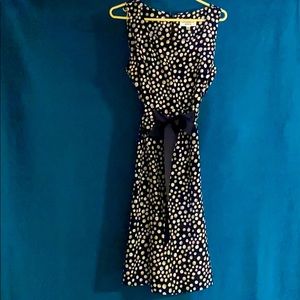 Navy blue sleeveless dress w/polka dots